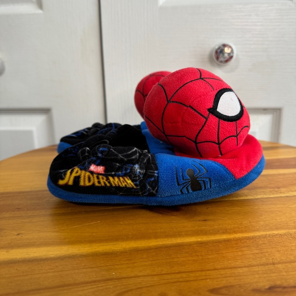 Marvel Spider-Man kids slippers size 11-12